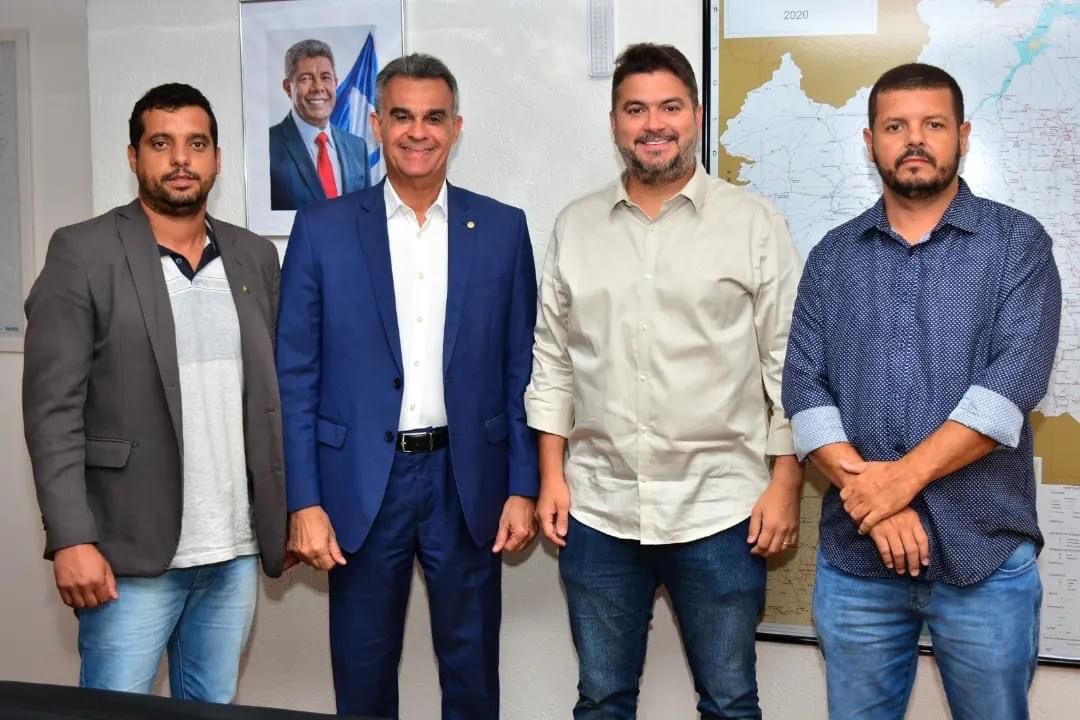 Deputado Diego Coronel reúne com secretário de infraestrutura e Hermilton Júnior para tratar sobre demandas de Gentio do Ouro