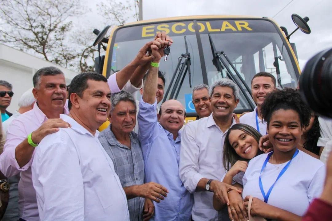 Lapão recebe microônibus para garantir segurança e deslocamento dos estudantes
