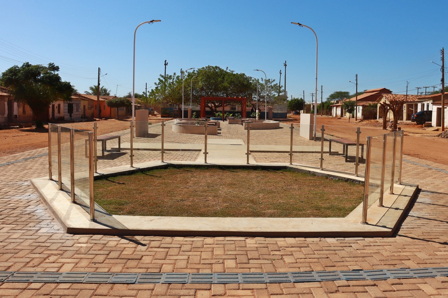 Prefeito Iko faz vistoria na praça do Roçadinho que será entregue para população de Central
