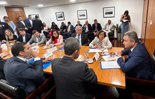 Rui Costa recebe prefeitos baianos durante agenda da UPB em Brasília