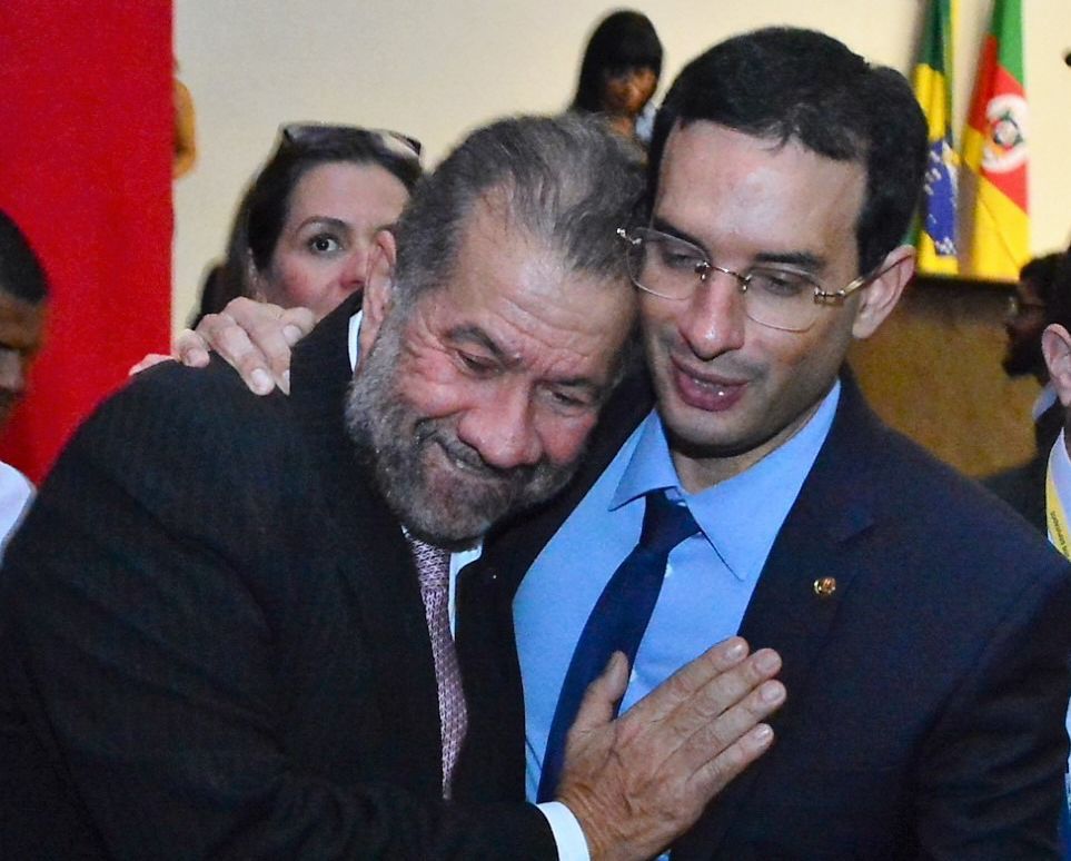 Ministro Carlos Lupi vem a Salvador para cerimônia em homenagem a Leo Prates