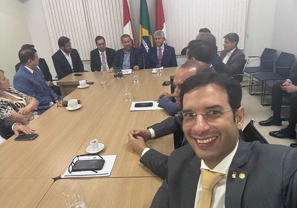 Leo Prates destaca apoio do PDT a Elmar para presidência da Câmara