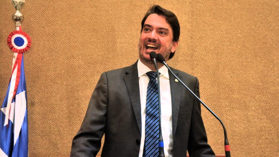 Pedro Tavares solicita ônibus escolar para Iaçu