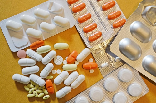 Justiça veta prescrição de medicamentos por farmacêuticos
