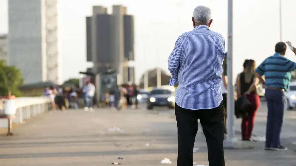Idade mínima para aposentadoria deve subir para 78 anos; entenda