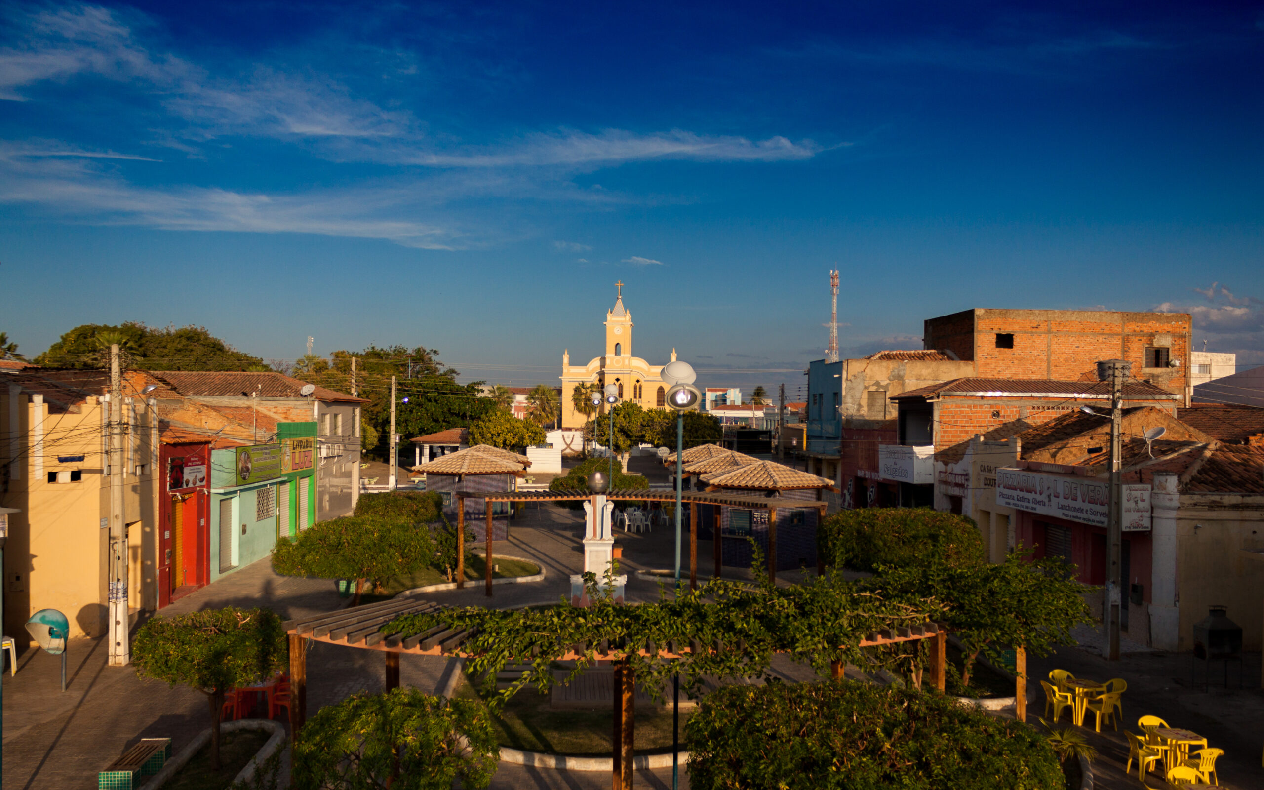 Mulher e filha presas após resistirem a abordagem policial em Xique-Xique