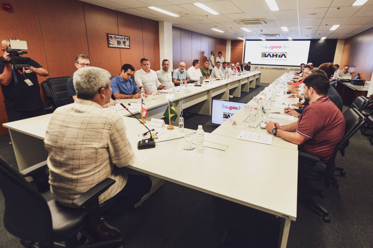 Governador reúne equipe para definir novas ações emergenciais de convivência com a seca na Bahia