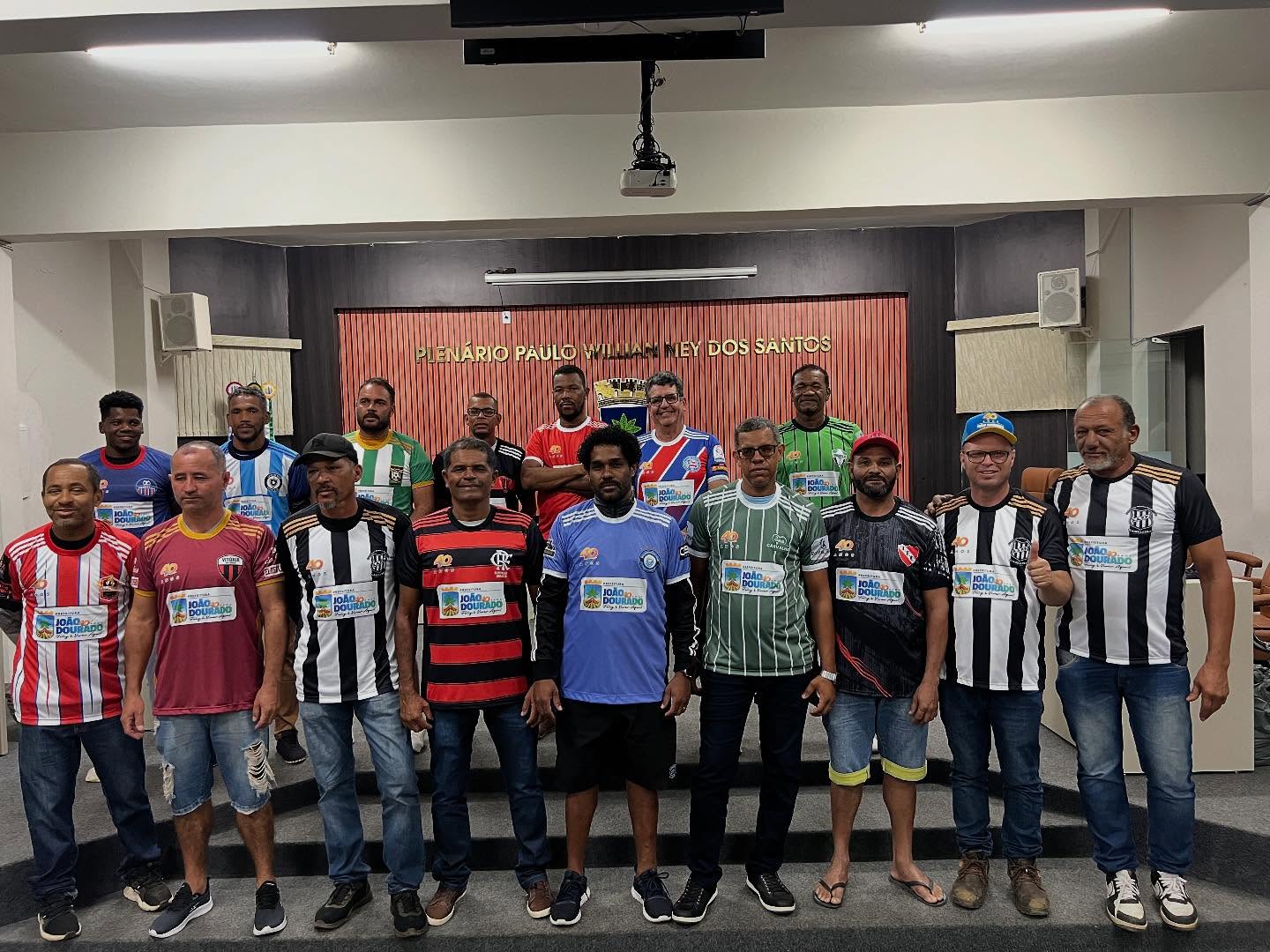 Prefeitura de João Dourado entrega uniformes e anuncia premiação dobrada para o Campeonato Municipal de Futebol 2025
