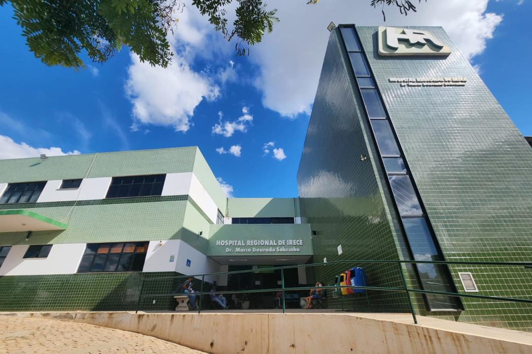 Jovem de 22 anos é baleado em Irecê e levado ao Hospital Regional por populares