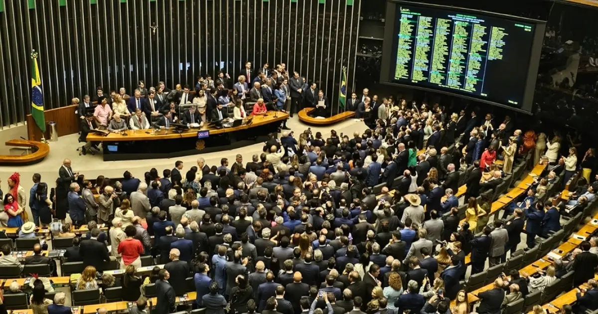 Hugo Motta vai tentar votar o projeto que amplia de 513 para 527 a quantidade de deputados federais