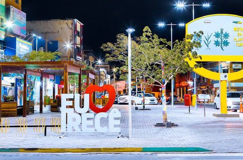 Vândalo danifica porta de vidro da Caixa Econômica em Irecê durante a madrugada