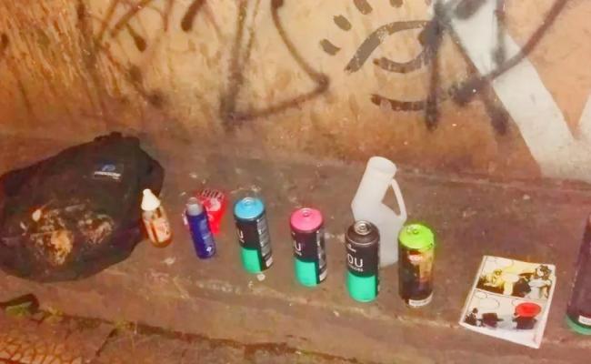 Mulher de 22 anos é detida após pichar Escola Municipal em Uibaí