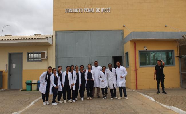 Estudantes de Odontologia realizam ação de saúde bucal no Conjunto Penal de Irecê