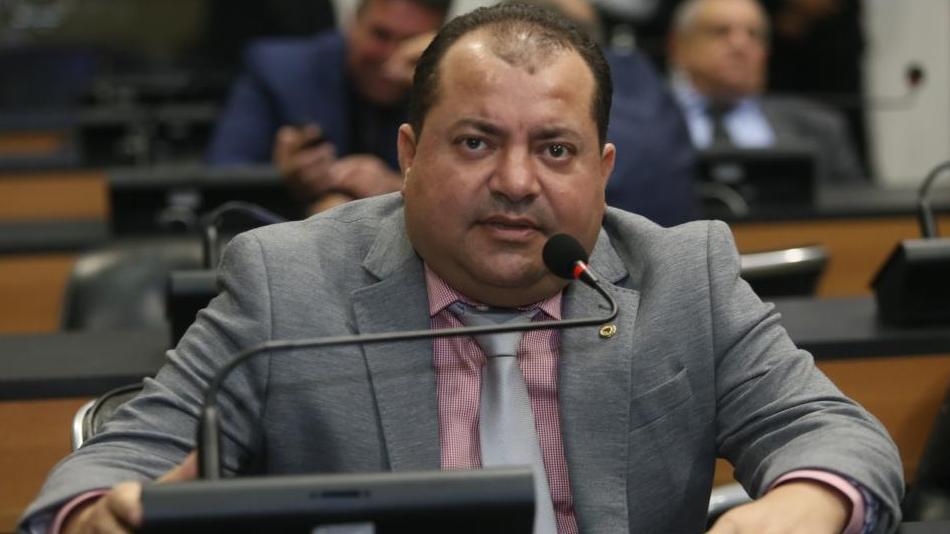 Cafu Barreto reivindica pavimentação asfáltica no município de Canarana