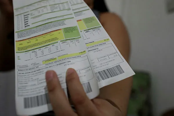 Conta de luz mais cara: Aneel mantém bandeira vermelha para julho