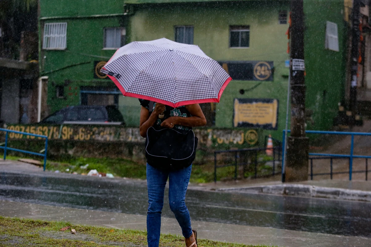 Confira as 38 cidades baianas com previsão de chuva e ventos fortes