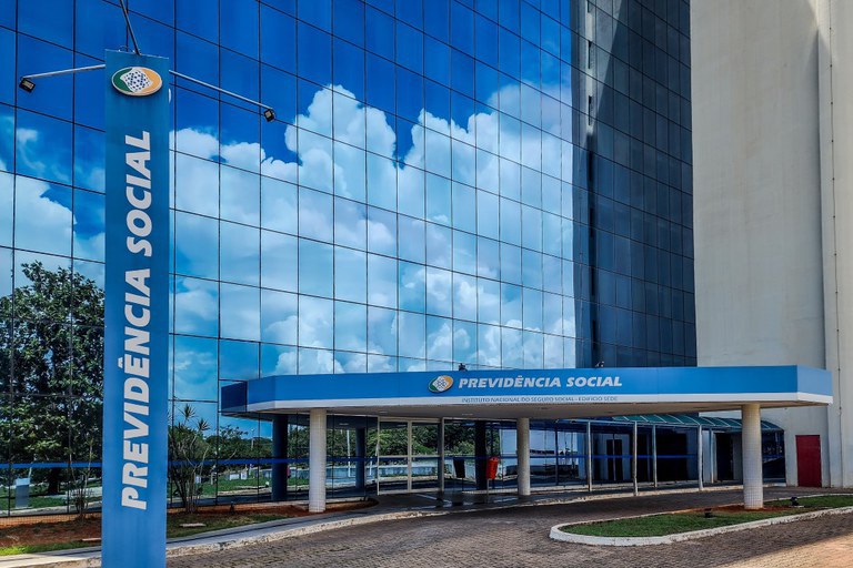 Servidor do INSS é acusado de fraudar R$ 2,3 milhões com benefícios a mortos e fantasmas