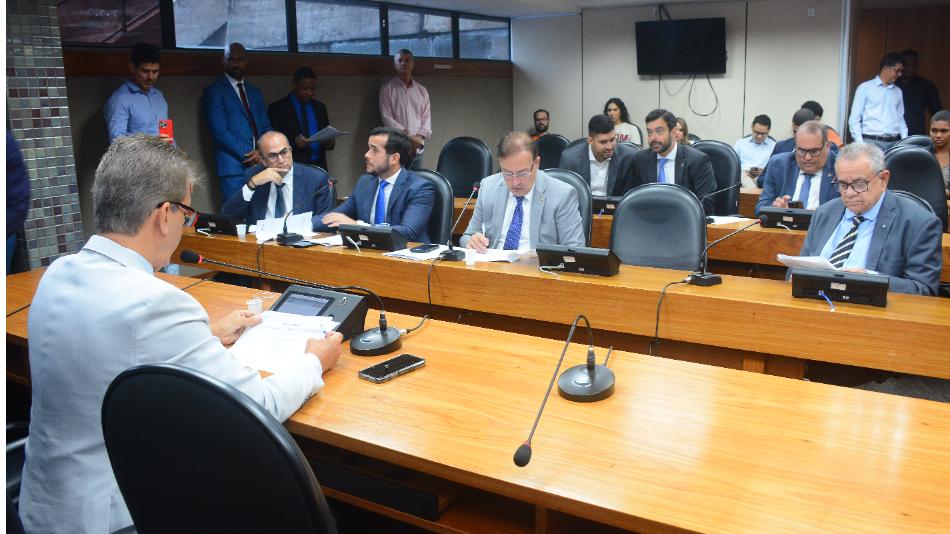 CCJ aprova sete projetos de lei