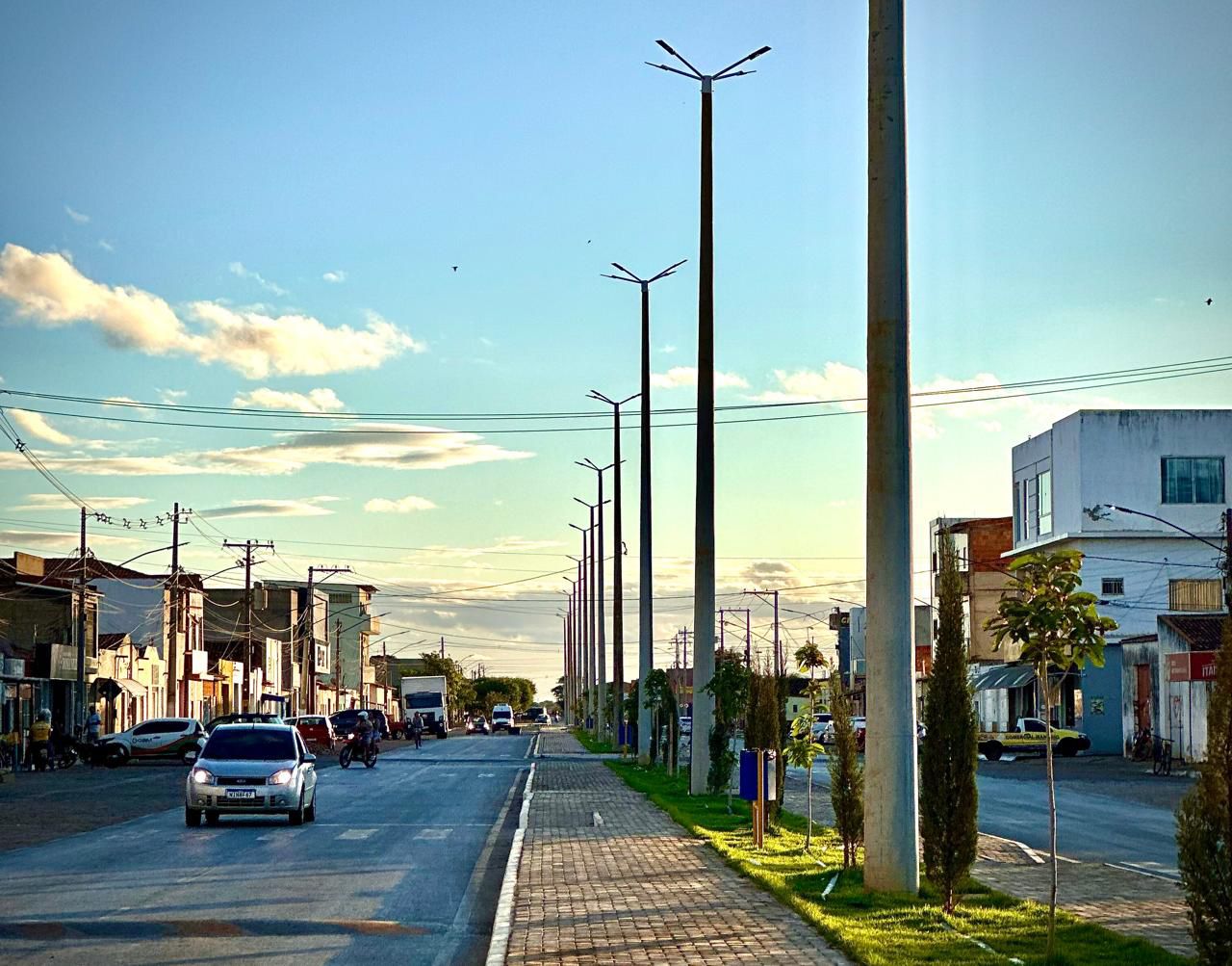 JOÃO DOURADO: OBRA DE REVITALIZAÇÃO DA AVENIDA JOSÉ ALVES DE ANDRADE AVANÇA