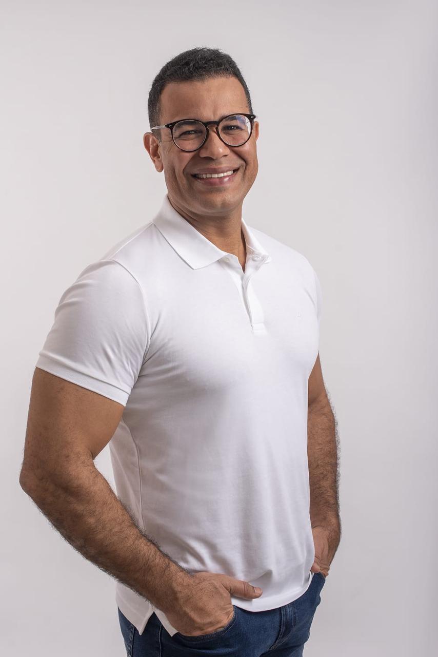 Pré-candidato a Deputado Estadual Silva Neto concede entrevista à Rádio Irecê Líder FM nesta sexta-feira (18) e reafirma compromisso com a região de Irecê