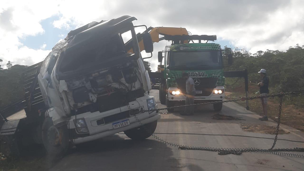Caminhão se envolve em sinistro na BA-144, entre Morro do Chapéu e Bonito