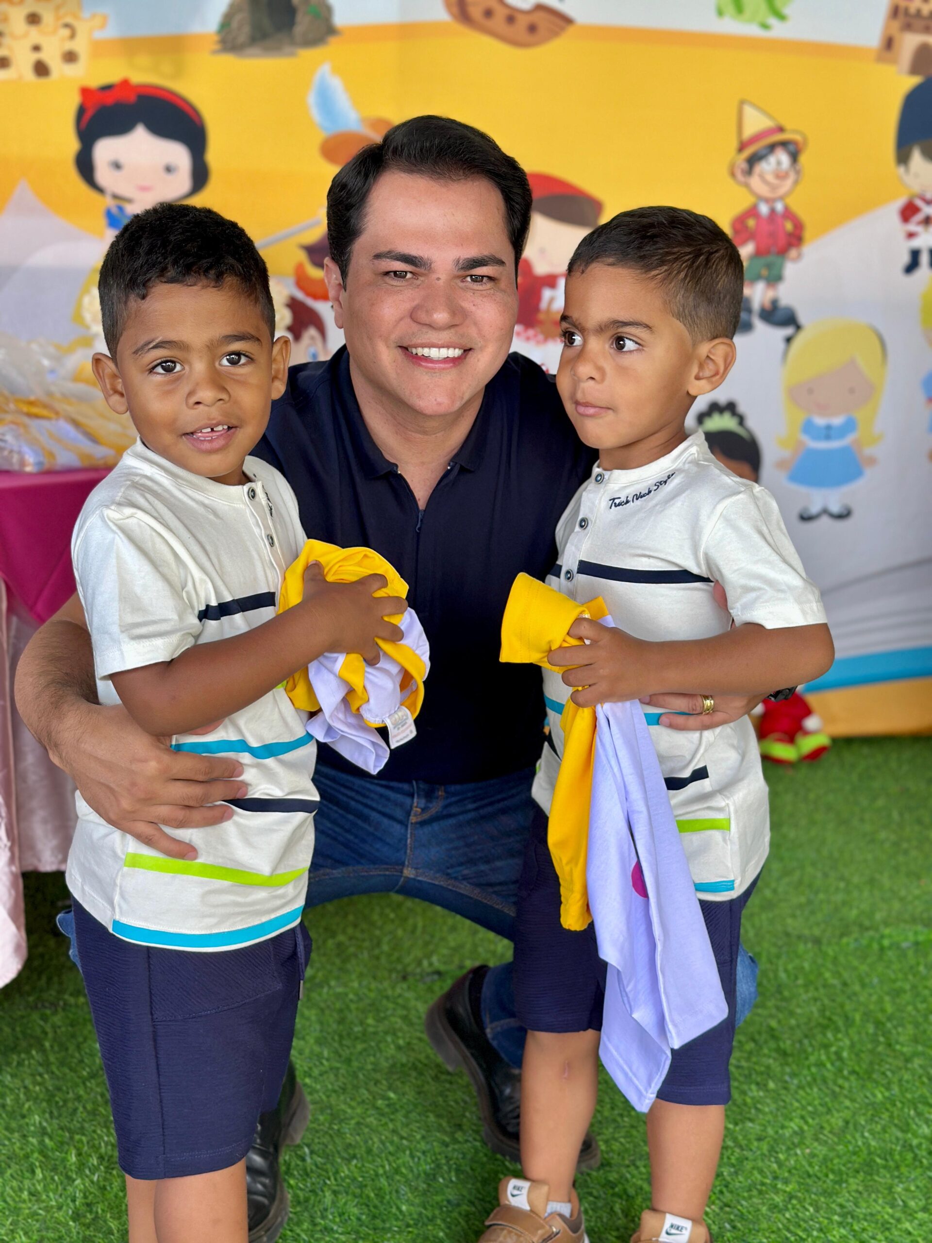 Jussara: Crianças da Creche Brinquedoteca recebem novos fardamentos