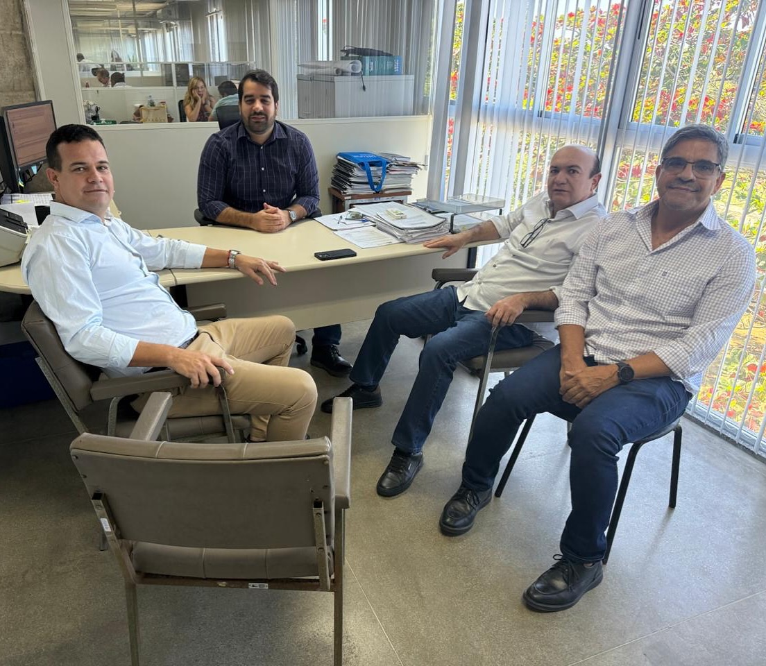 Prefeito de Barro Alto trata em Salvador da requalificação da BA-046 que liga os municípios de Barro Alto e Canarana