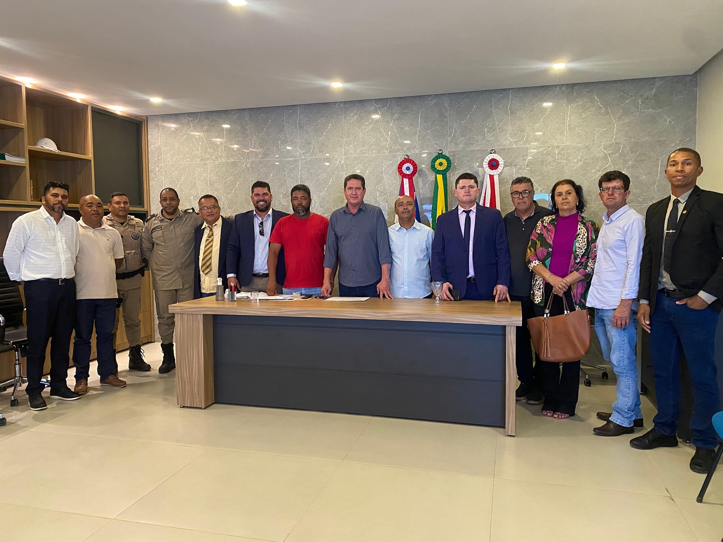 Prefeito Joelson do Rosário realiza reunião produtiva com a Polícia Militar e lideranças locais