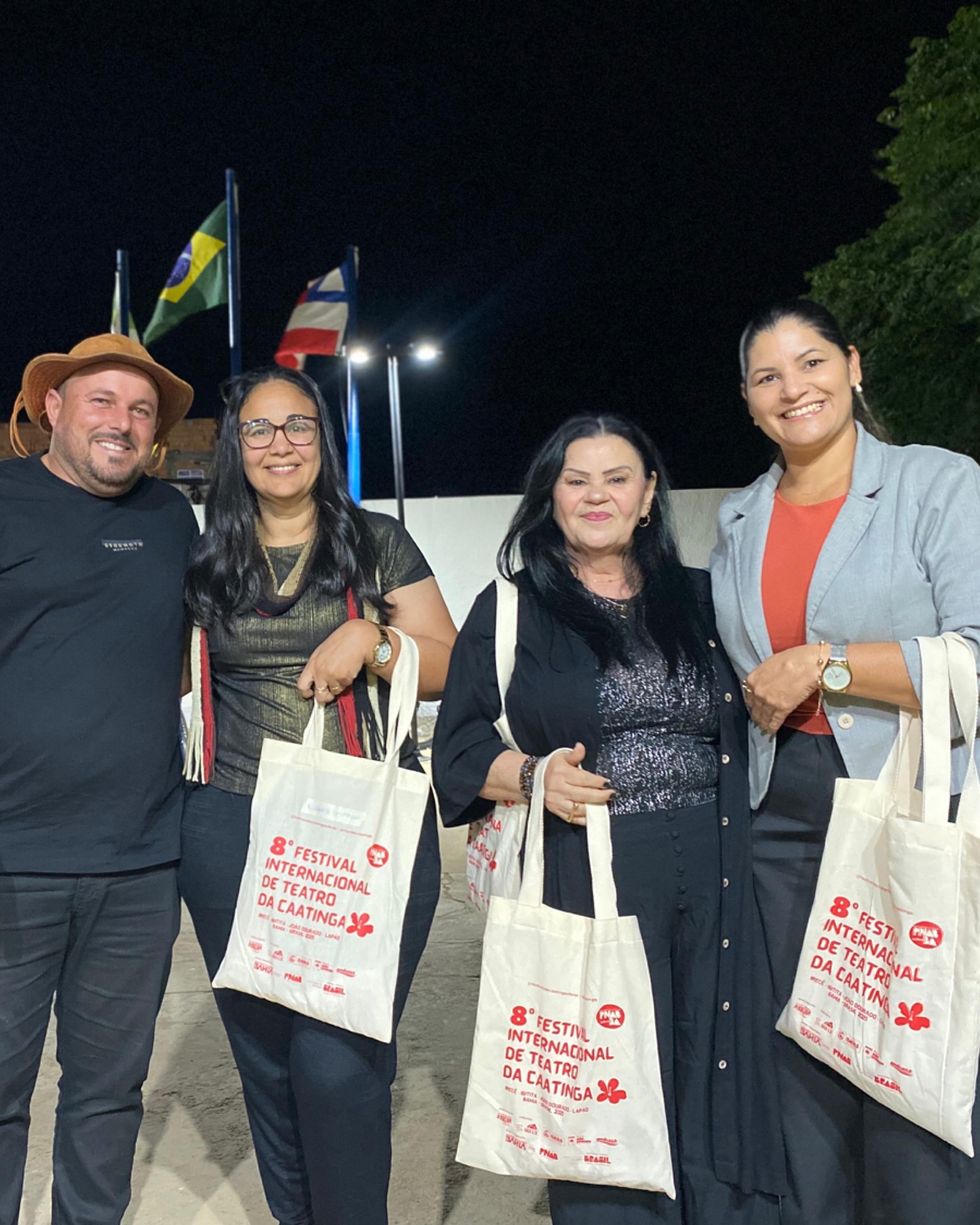 Câmara de João Dourado prestigia abertura do 8º Festival Internacional de Teatro da Caatinga