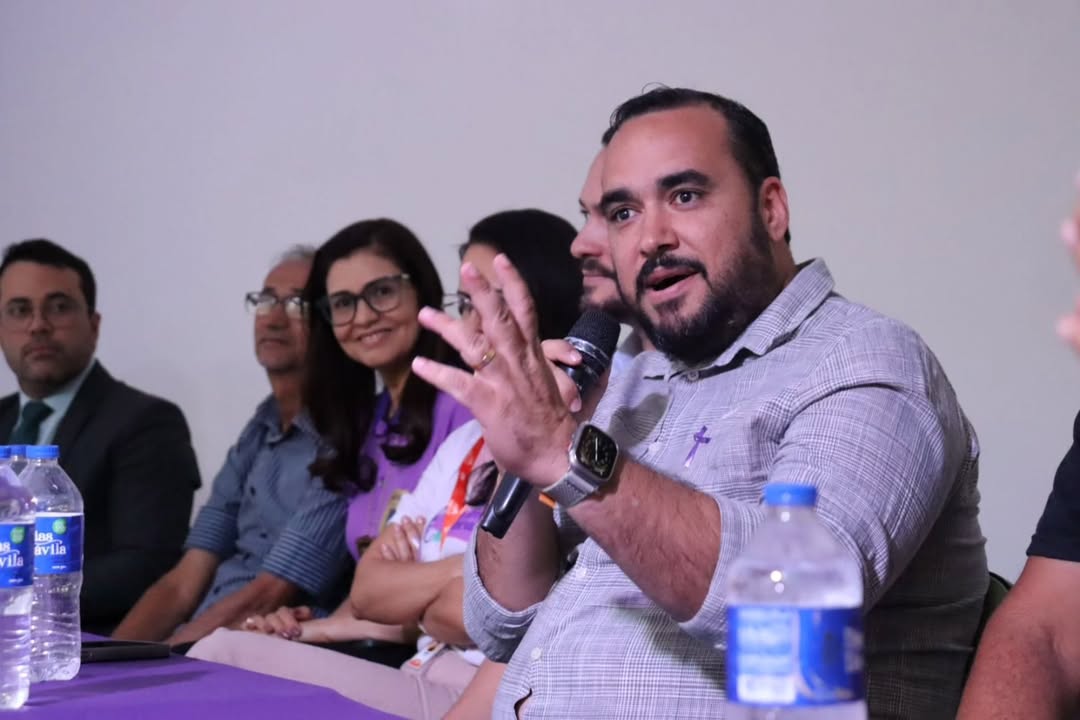 Central: Prefeito Iko participa de palestra sobre o papel do homem no combate à violência contra a mulher