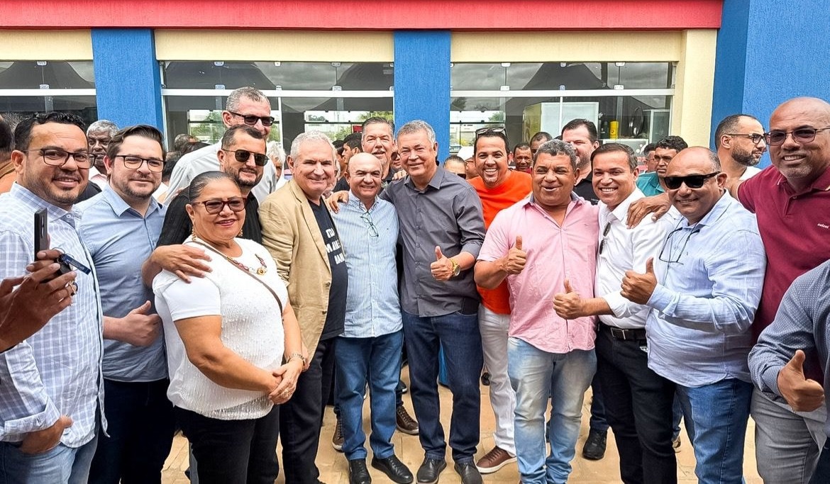 Prefeito Robertão recebe senador Ângelo Coronel e garante emenda de R$ 1,1 milhão para Presidente Dutra