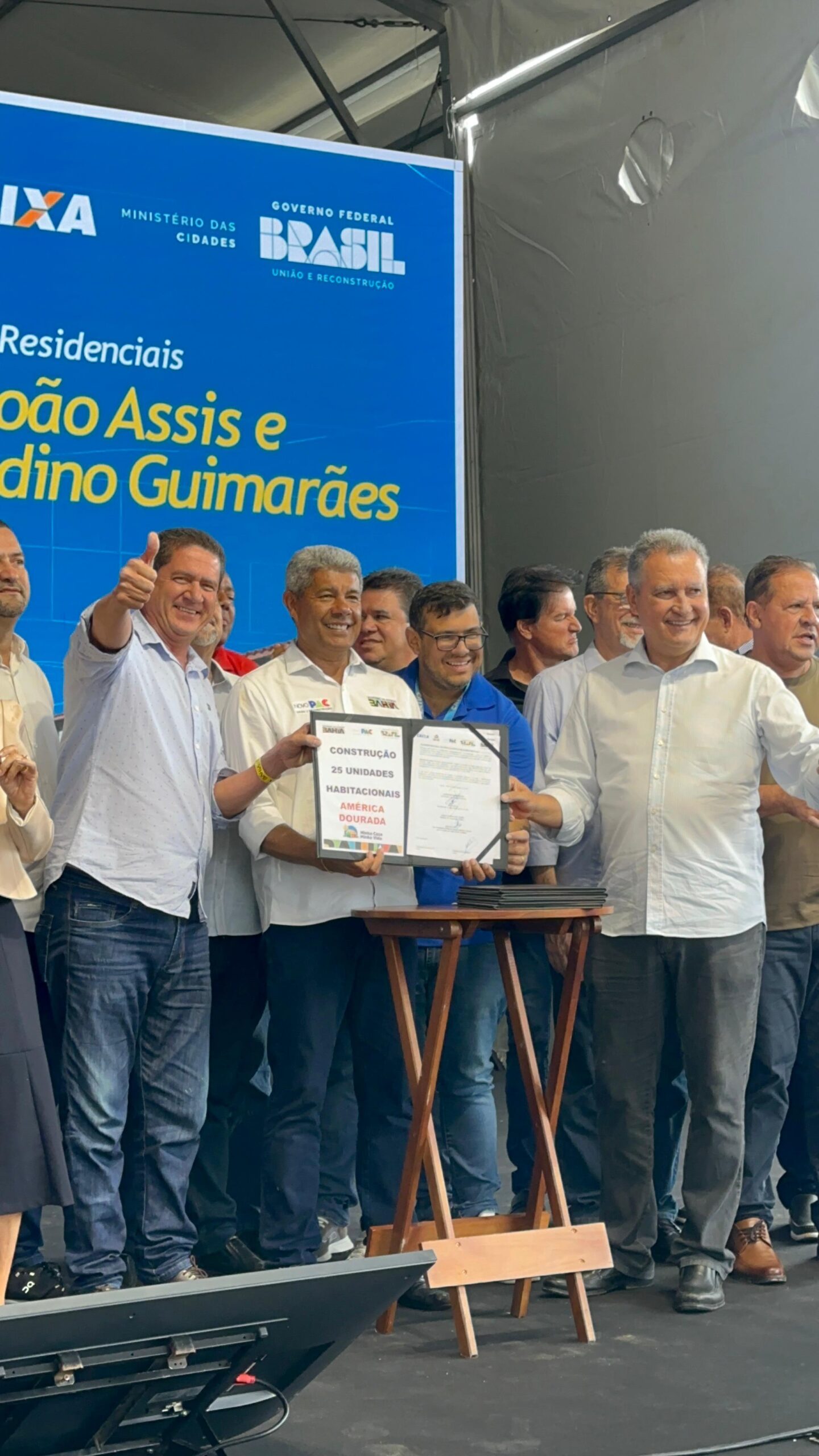 Prefeito de América Dourada participa da entrega de casas do programa Minha Casa Minha Vida