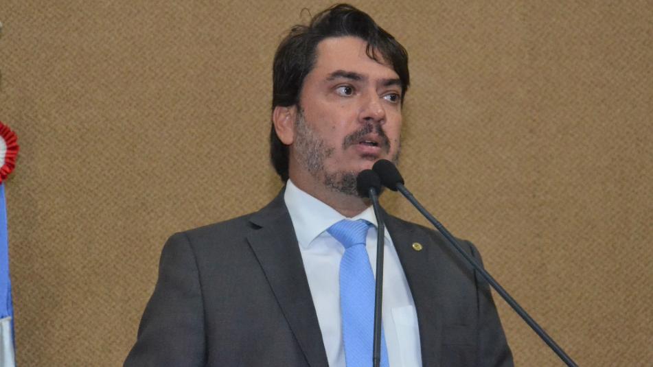 Pedro Tavares volta a cobrar recuperação da BA-046 entre Canarana, Barro Alto e Barra do Mendes