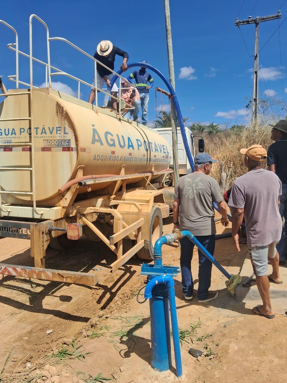 Lajedinho: comunidade de Santana recebe poço artesiano que vai garantir água de qualidade para os moradores