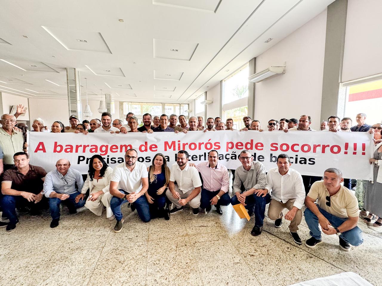 Cafu Barreto lidera movimento em defesa da região de Irecê durante recepção ao senador Ângelo Coronel
