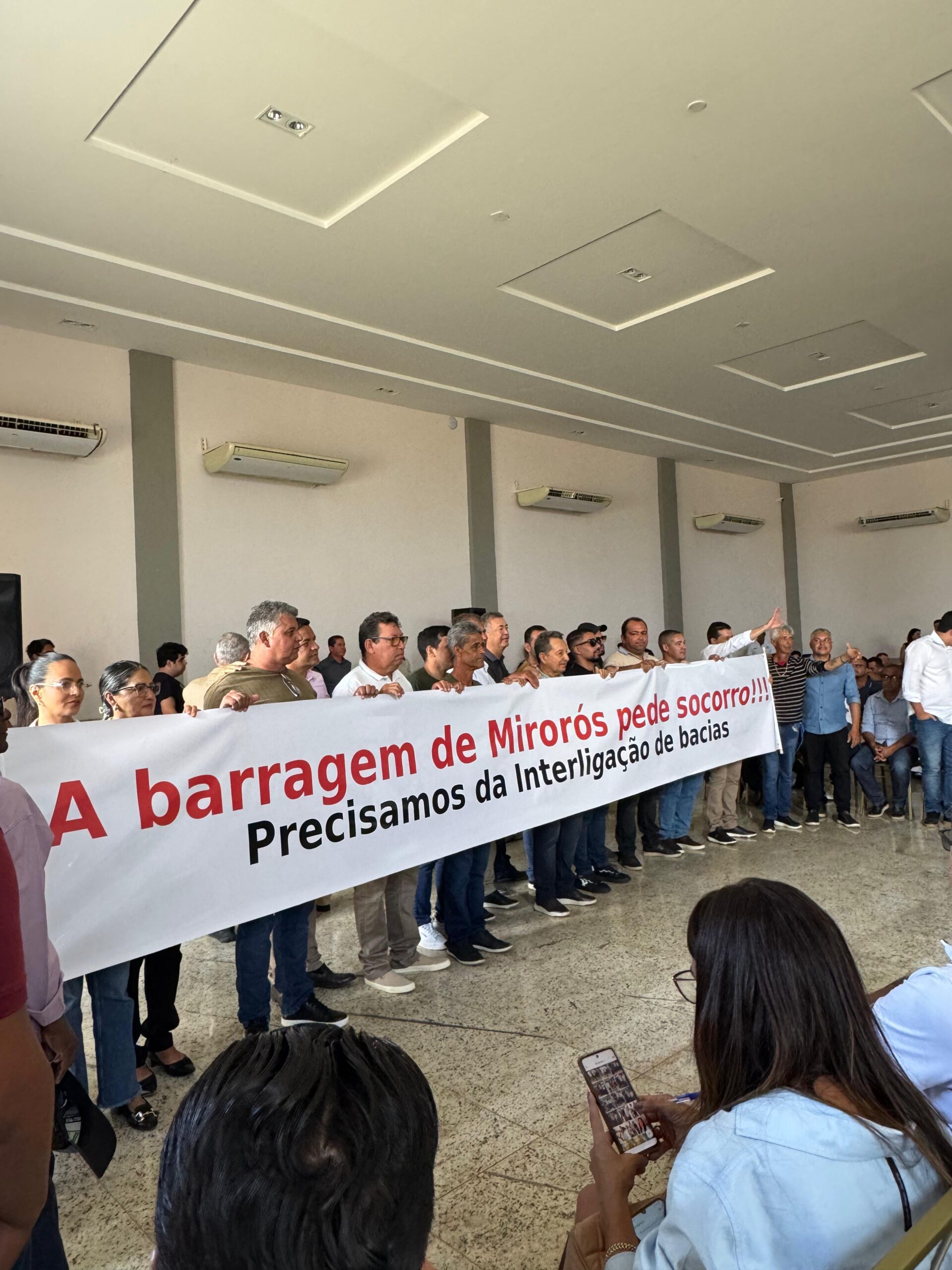 Prefeito Rhallber Amorim defende interligação de bacias em encontro com Senador Angelo Coronel em Irecê