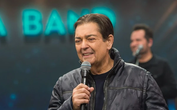 Faustão recebe alta da UTI e é transferido para quarto de hospital