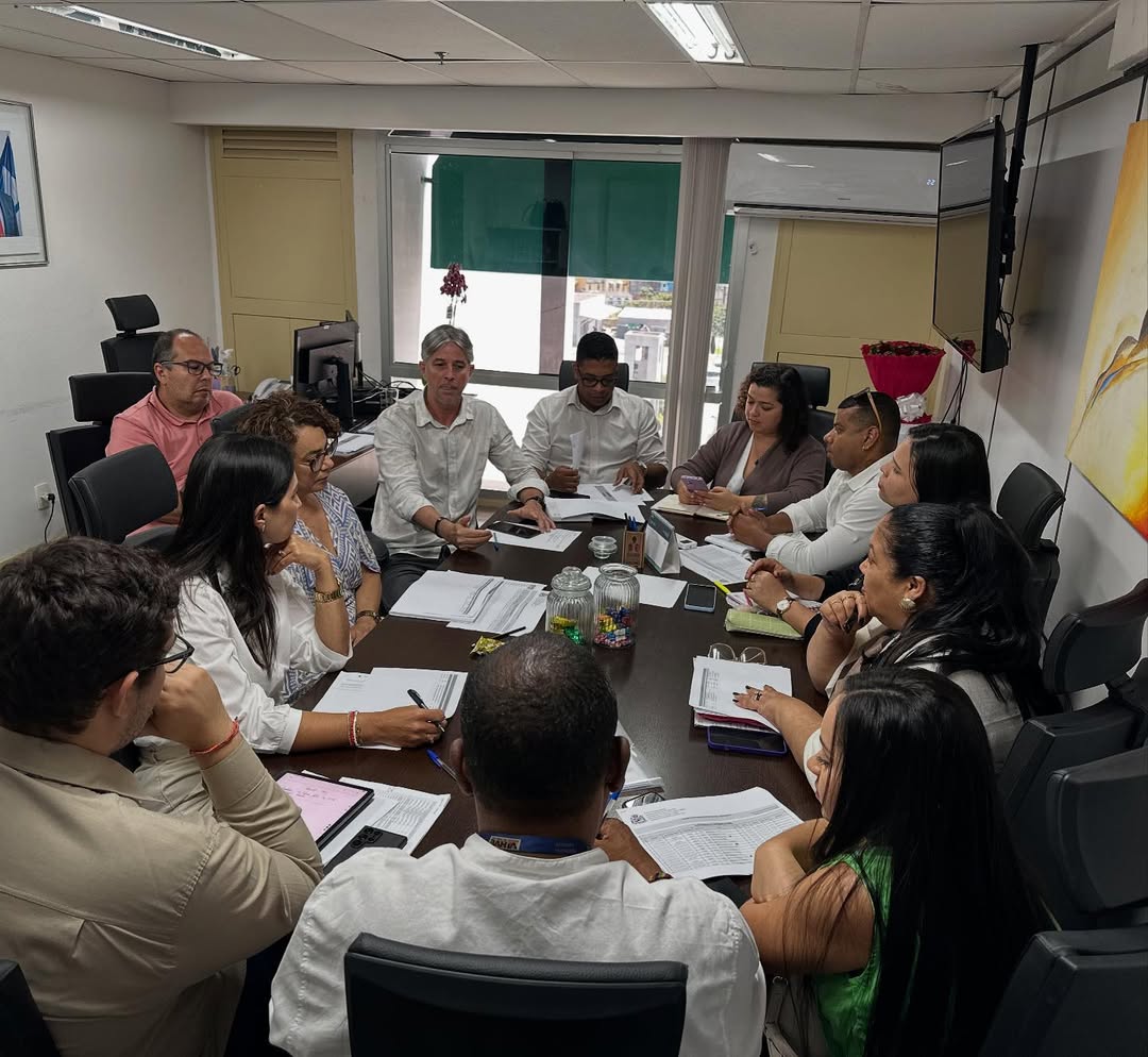 Diretora do NTE, Fabrizia Pires, participa de reunião com a Secretaria da Educação da Bahia