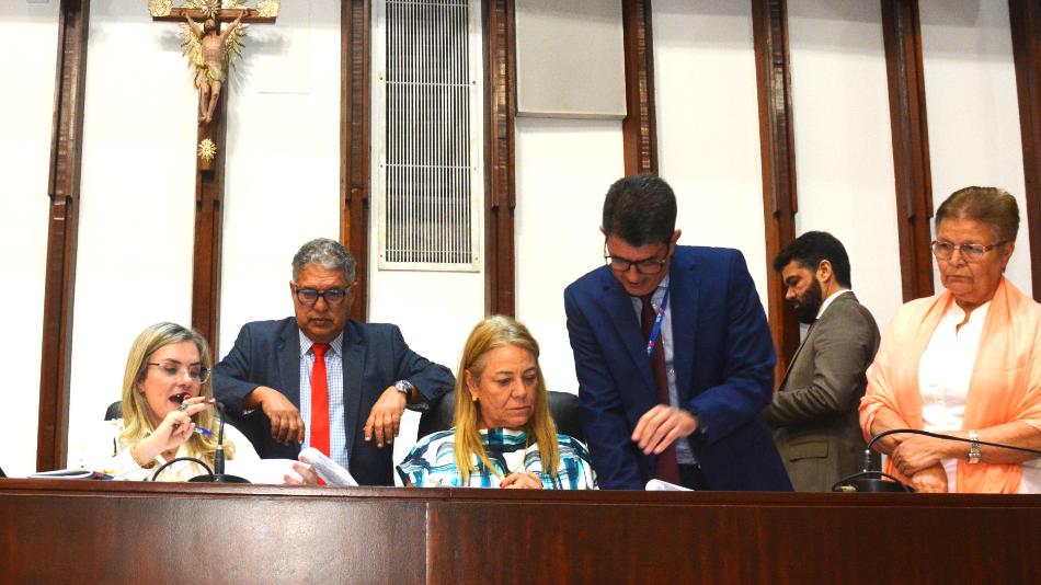 Deputados aprovam 19 proposições por unanimidade