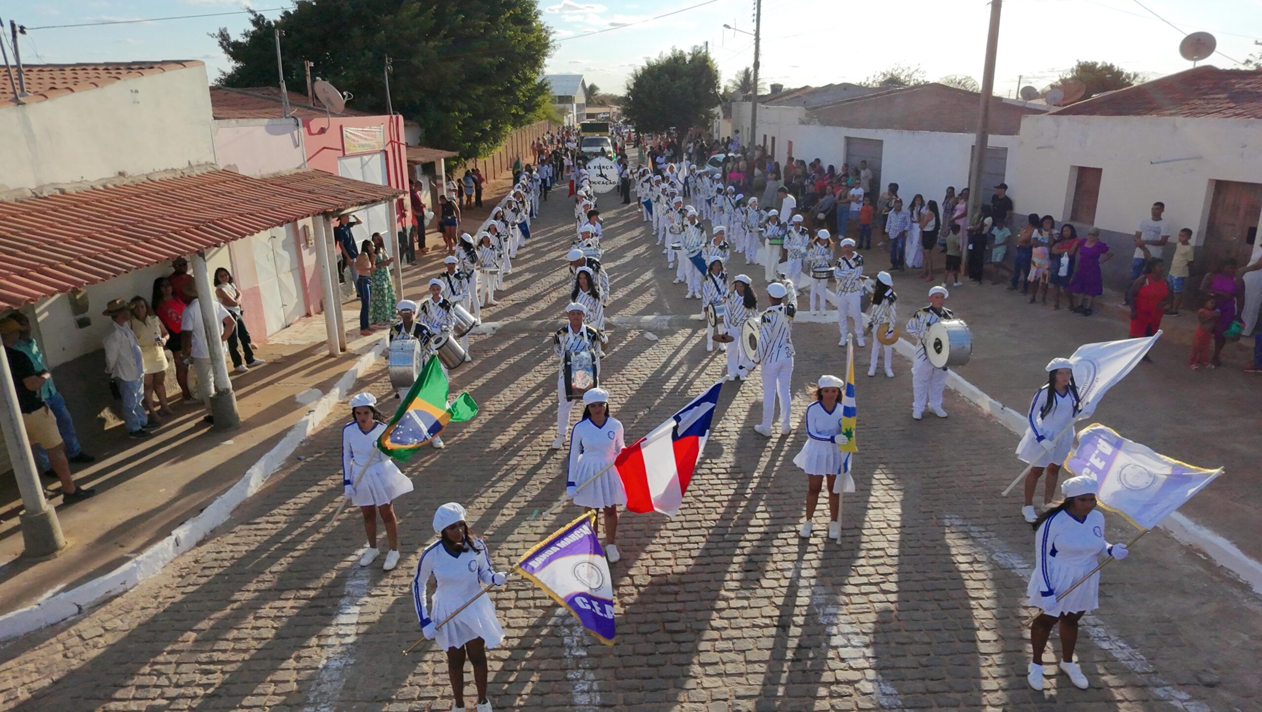 Educação em destaque: desfile de 7 de Setembro valoriza professores em Gameleira