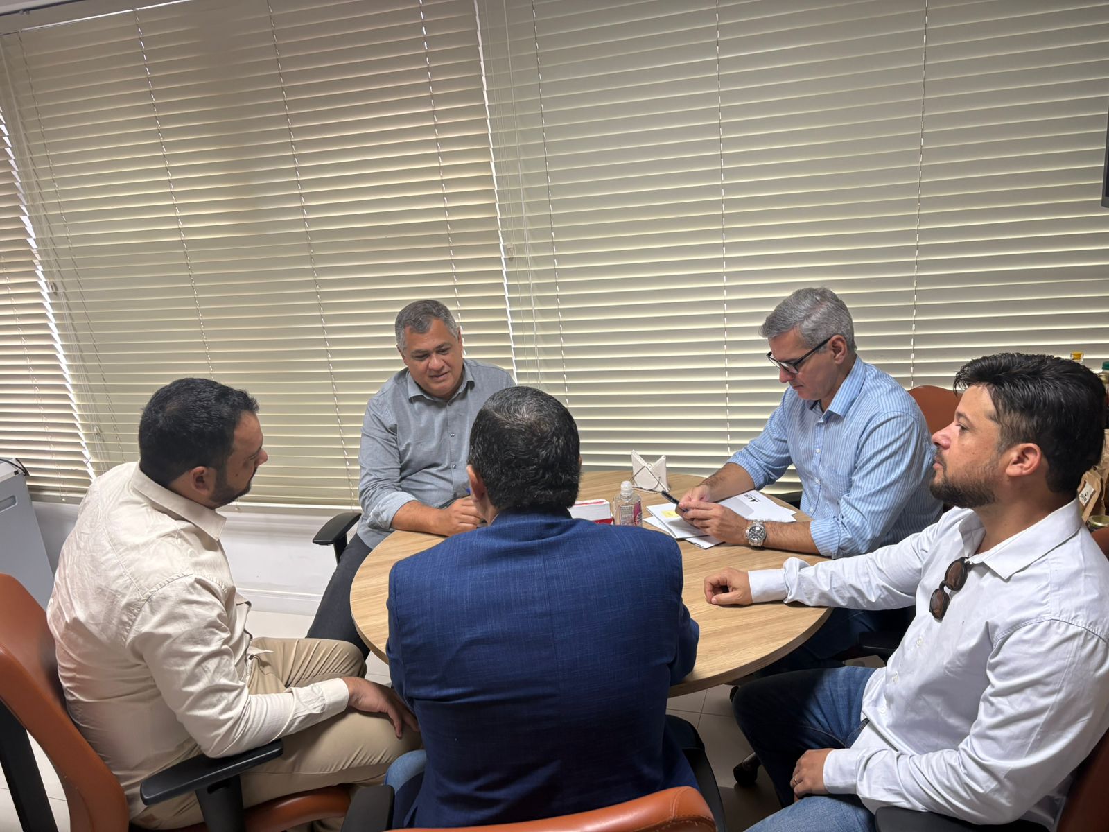 Ricardo Rodrigues articula investimentos para municípios da região de Irecê em reunião na CAR