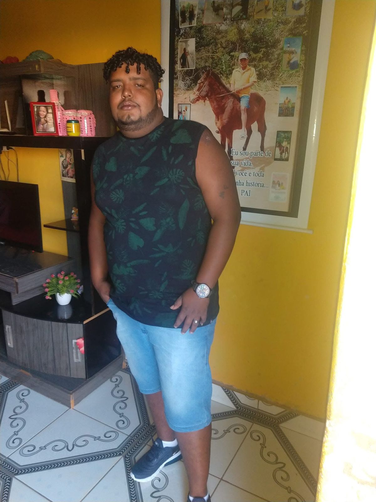 HOMEM É ASSASSINADO A TIROS EM UIBAÍ