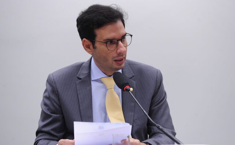 Leo Prates apresenta PL que torna Salvador capital do Brasil durante 2 de Julho