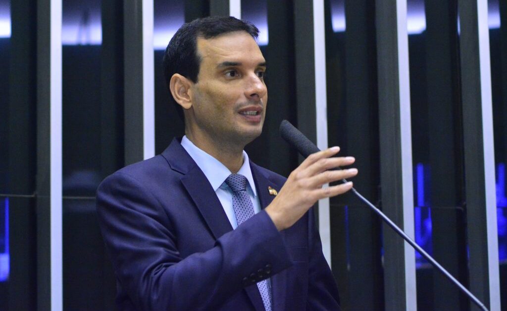  Leo Prates propõe nova jornada com semana de 40 horas