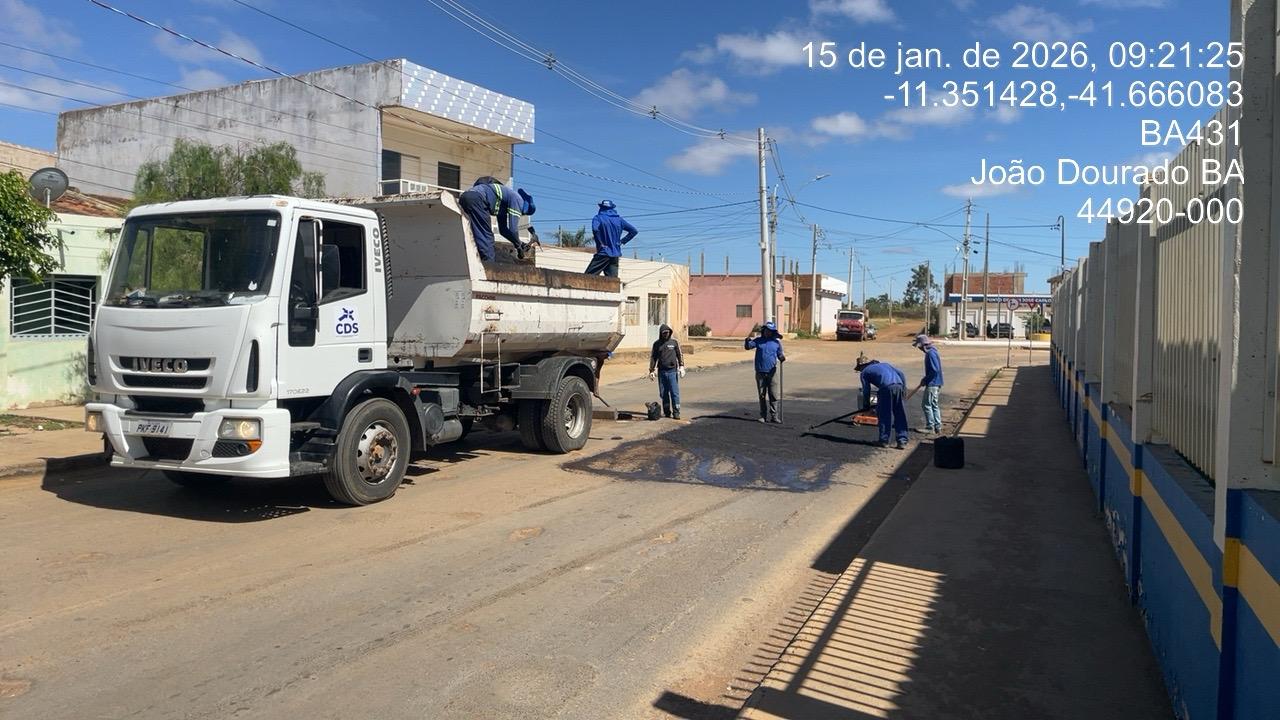 Ricardo Rodrigues viabiliza operação tapa buracos na BA 431 e reforça compromisso com João Dourado