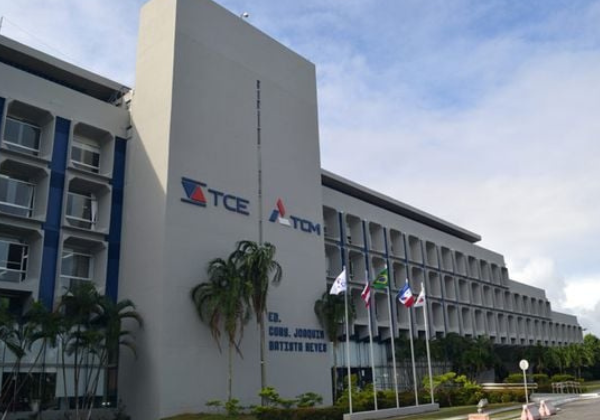 Pagamentos de supersalários a conselheiros do TCE-BA chegaram a quase R$ 83 mil por mês em 2025