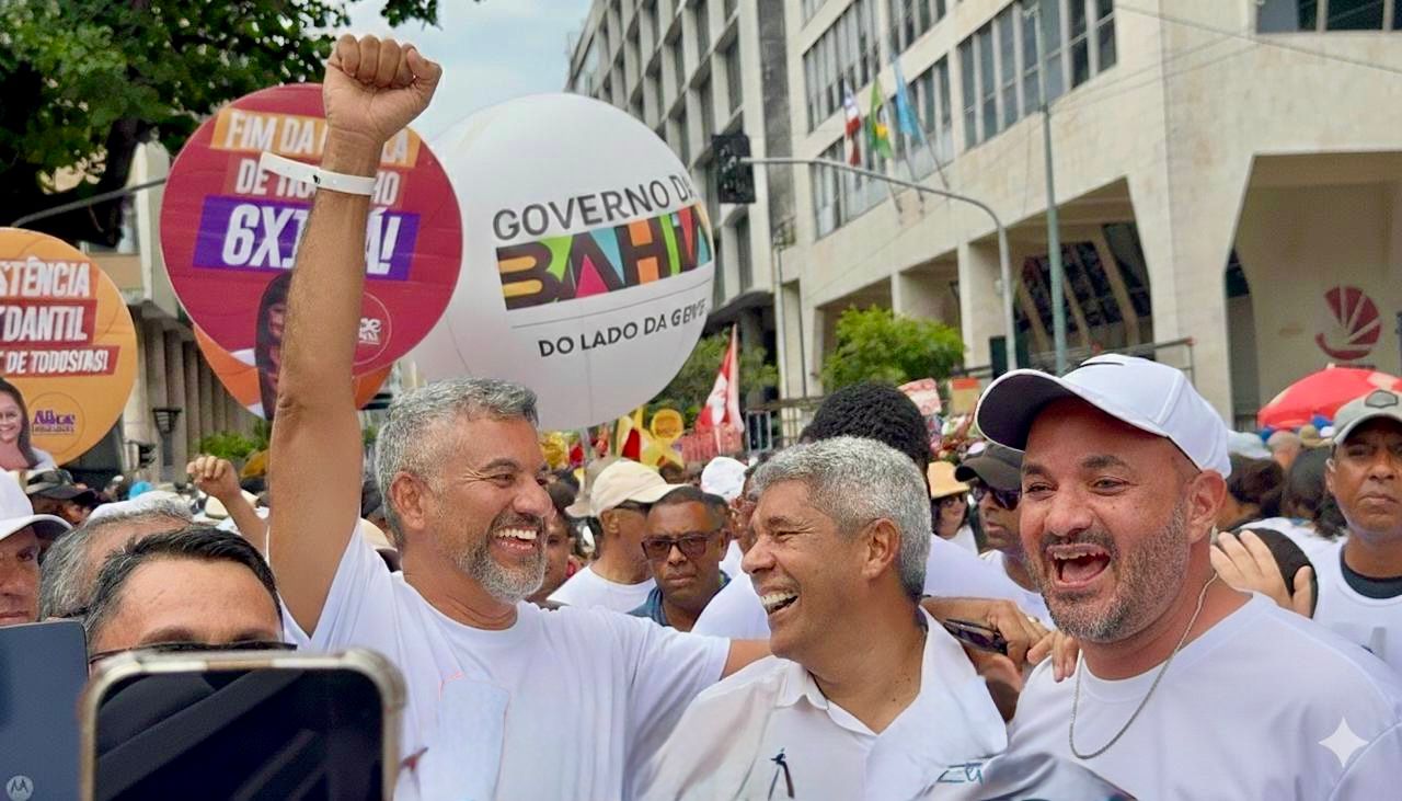 Elmo Vaz marca presença na Lavagem do Bonfim e reforça protagonismo político na Bahia