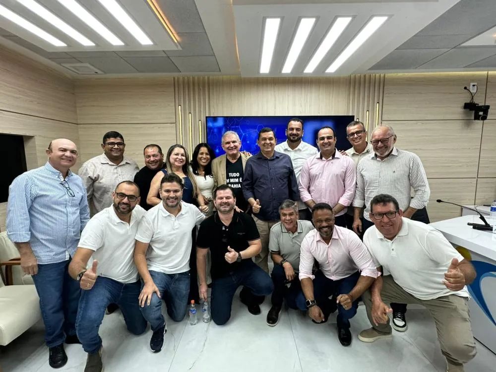 Referência política na região de Irecê, Ângelo Coronel deixa o PSD e redesenha cenário entre prefeitos