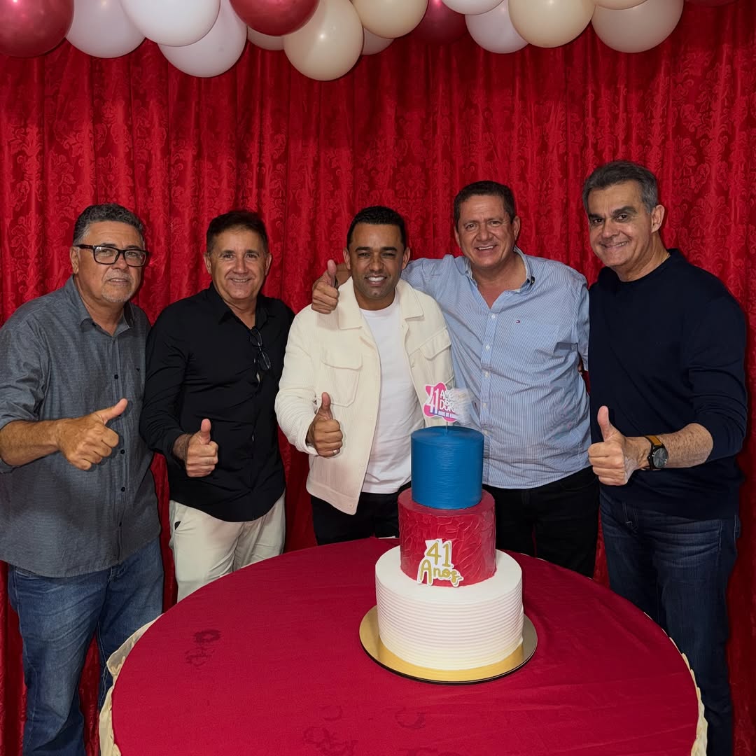 Acácio Teles prestigia aniversário de América Dourada ao lado de lideranças políticas