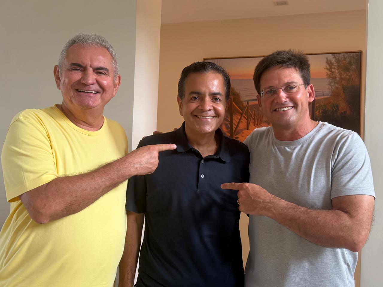 Ângelo Coronel e João Roma se reúnem com Luizinho Sobral e reforçam protagonismo político na oposição